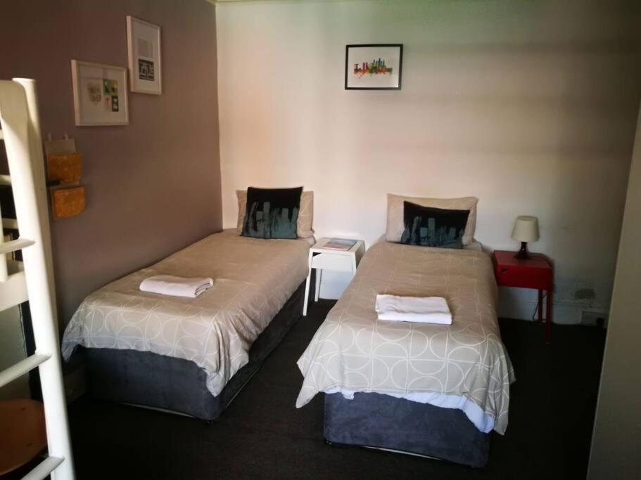 The Kingsview Townhouse - Boutique Hostel Edimburgo Exterior foto
